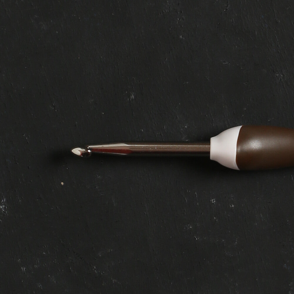 Addi Swing Maxi 5.0 mm 17 cm Ergonomic Crochet Hook, Brown - 141-7