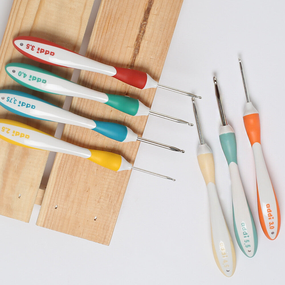 Addi Swing Maxi 5.5 mm 17 cm Ergonomic Crochet Hook, Light Blue - 141-7