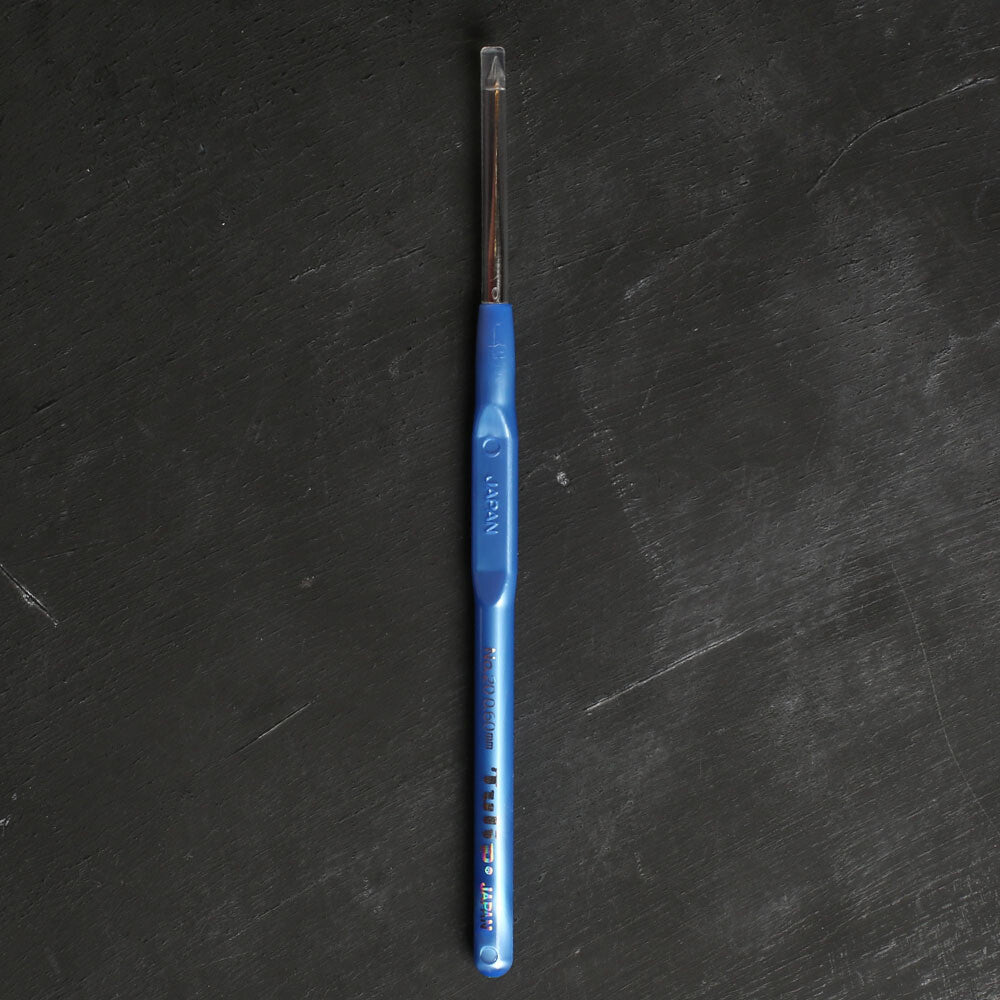Tulip 0.60 mm No.20 Crochet Hook with Plastic Handle, Blue - T-9G