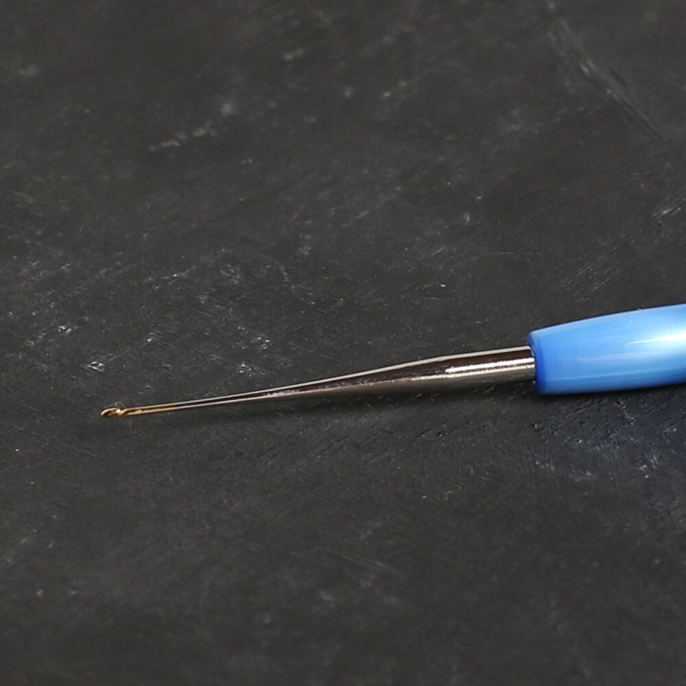 Tulip 0.60 mm No.20 Crochet Hook with Plastic Handle, Blue - T-9G