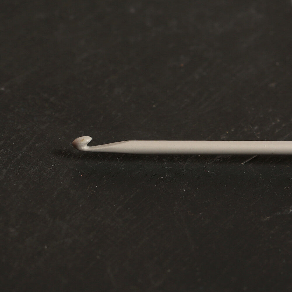 Pony 2.5 mm 14 cm Plastic Handled Crochet Hook, Red - 46602