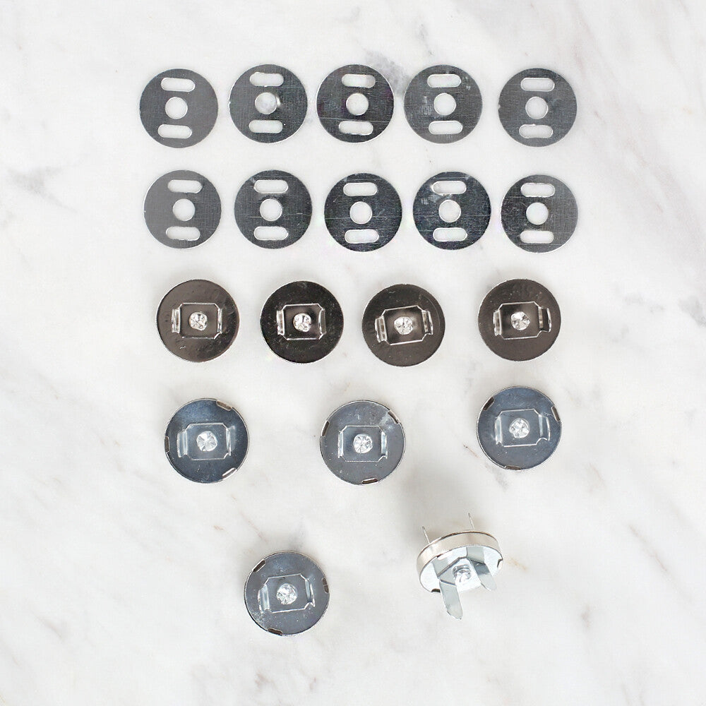 Loren Matte Silver Metal Magnetic Clip for Accessories in 5