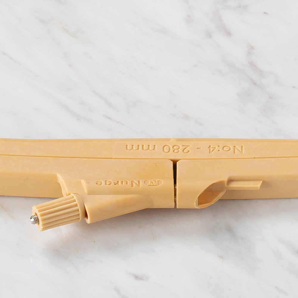 Nurge Adjustable Plastic Square Embroidery Hoop No.4