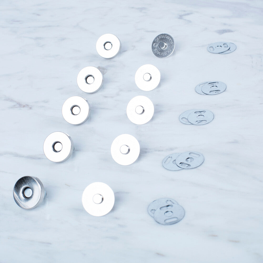 Loren Matte Silver Metal Magnetic Clip for Accessories in 5