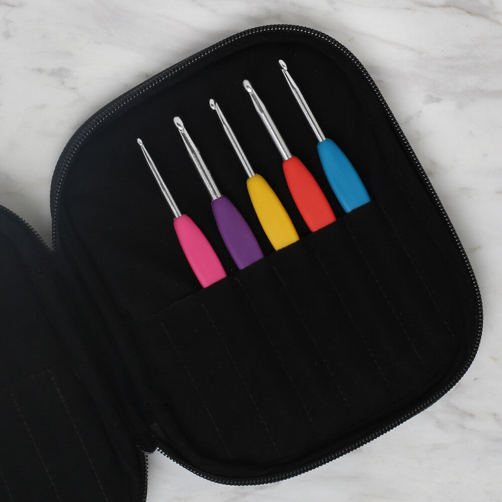 Loren Zipped Patterned Crochet Bag