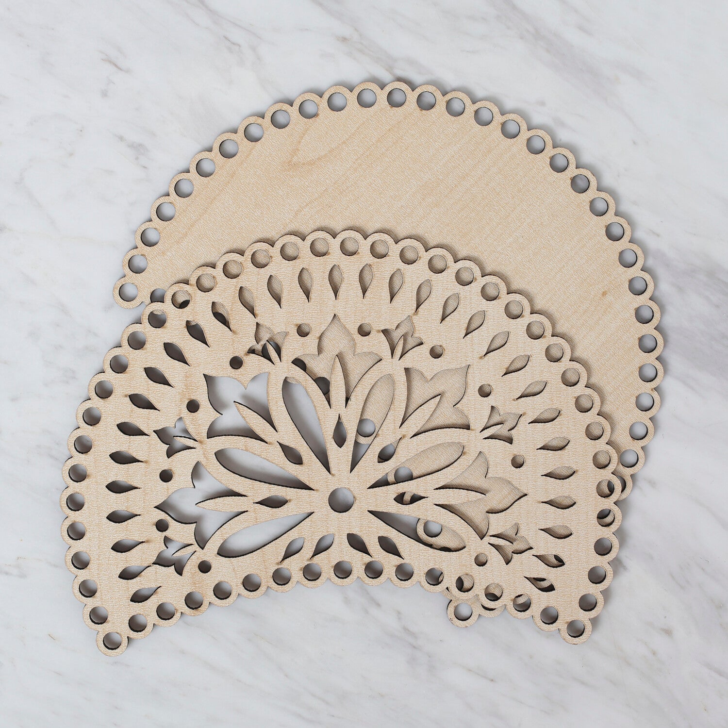 Loren Wooden Carved Patterned Macaron Bag Side Plate