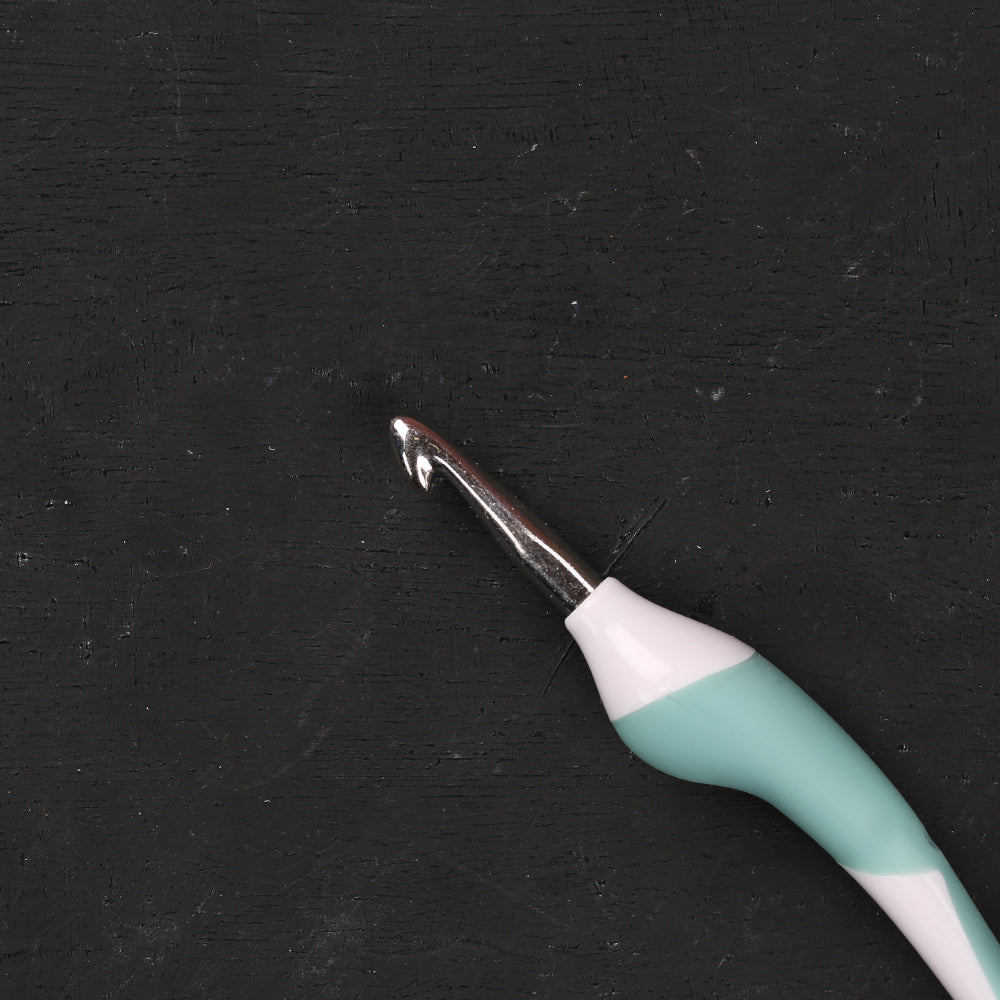 Addi Swing 5.5 mm 16 cm Ergonomic Crochet Hook, Turquoise - 140-7