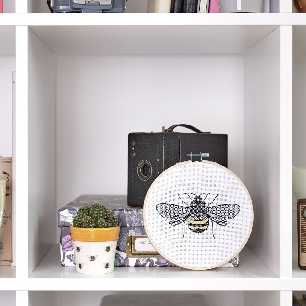 Anchor Blackwork Bee Processing Kiti - ABW0001