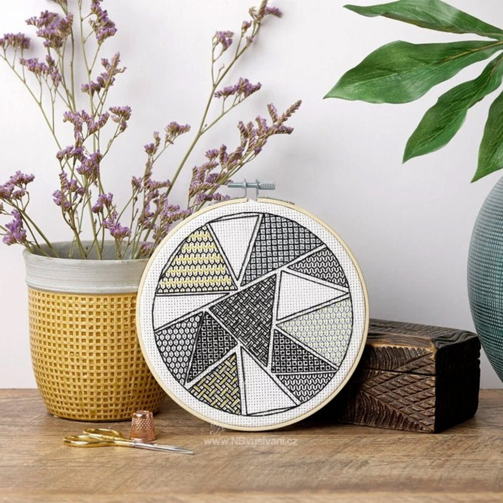 Anchor Blackwork ­Geometric Triangles Processing Kiti - ABW0004