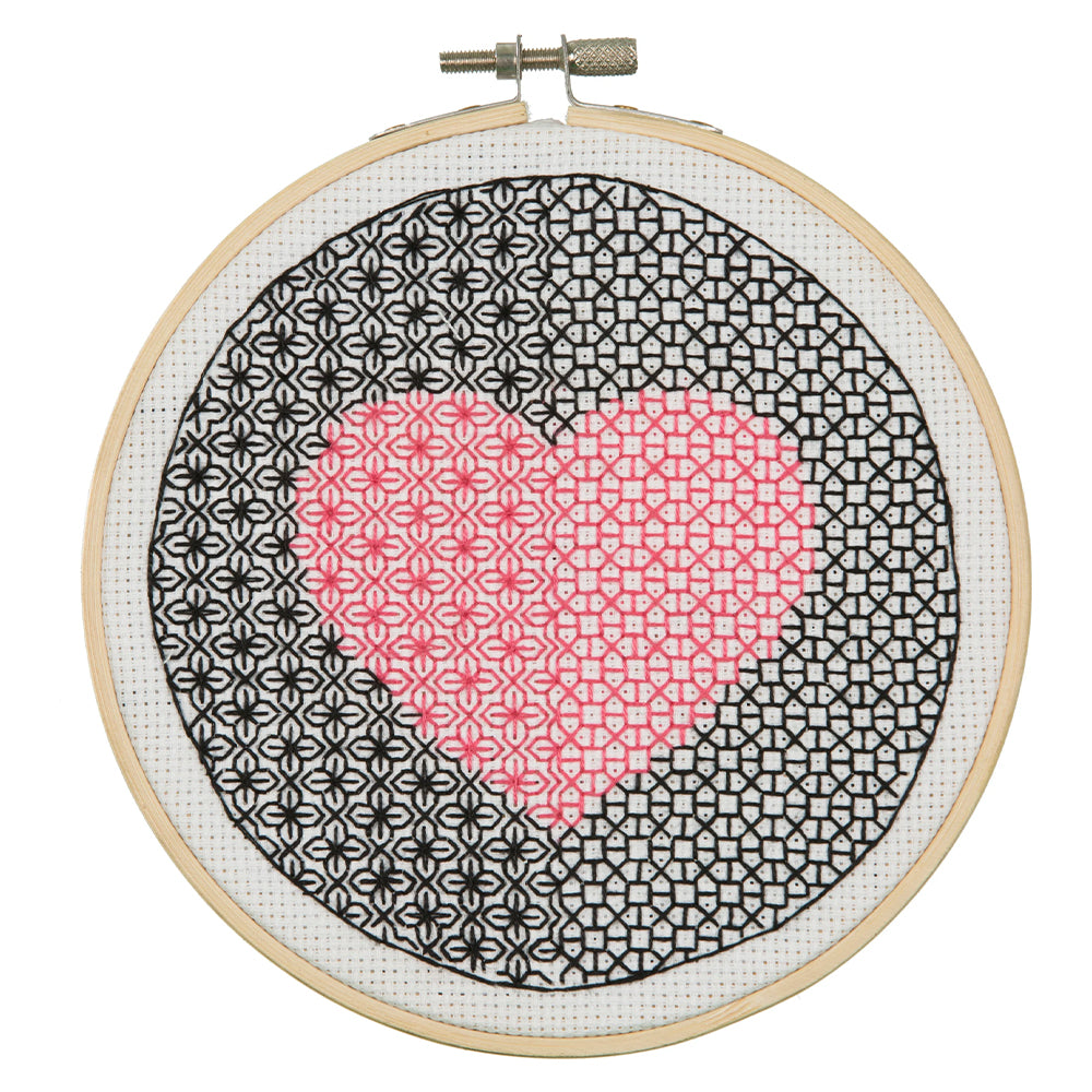 Anchor Modern Blackwork Kit ­ Heart - ABW0007