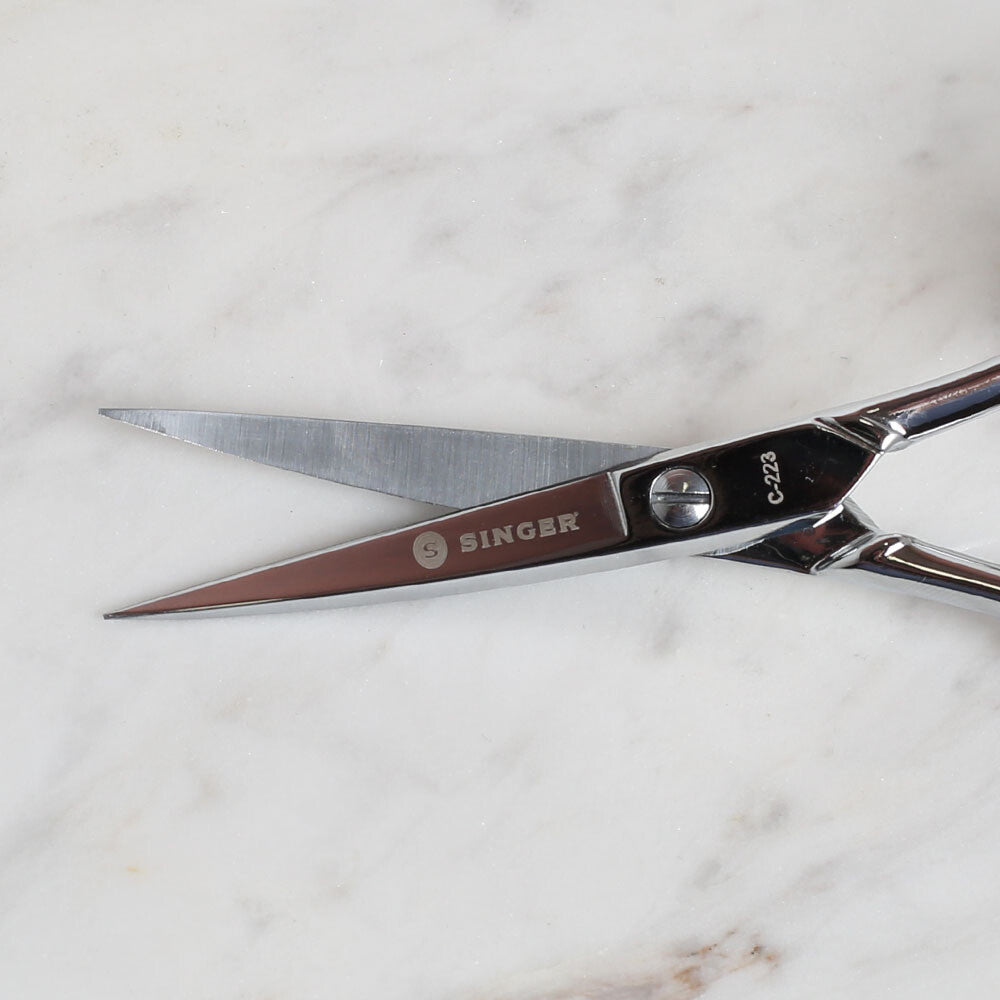 Singer Curved Tip Embroidery Scissors - C223