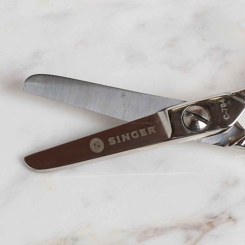 Singer Small Size Round Tip Sewing Scissors - C-704