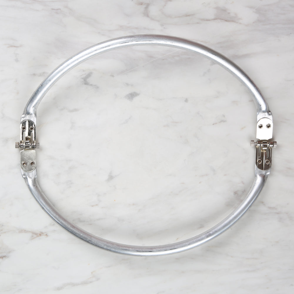 Hidden Scholarship Oval 24 cm
