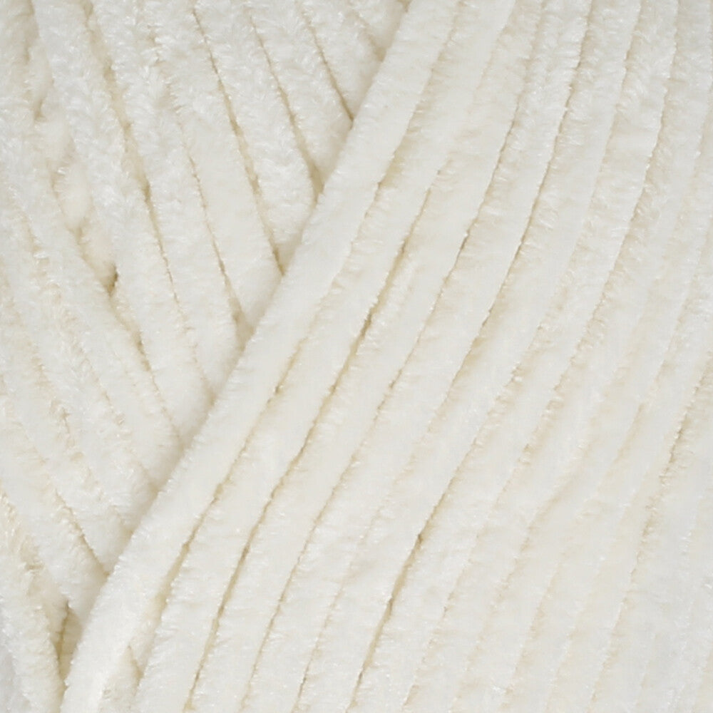 Kartopu Yumurcak Velvet Knitting Yarn, Ecru - K011
